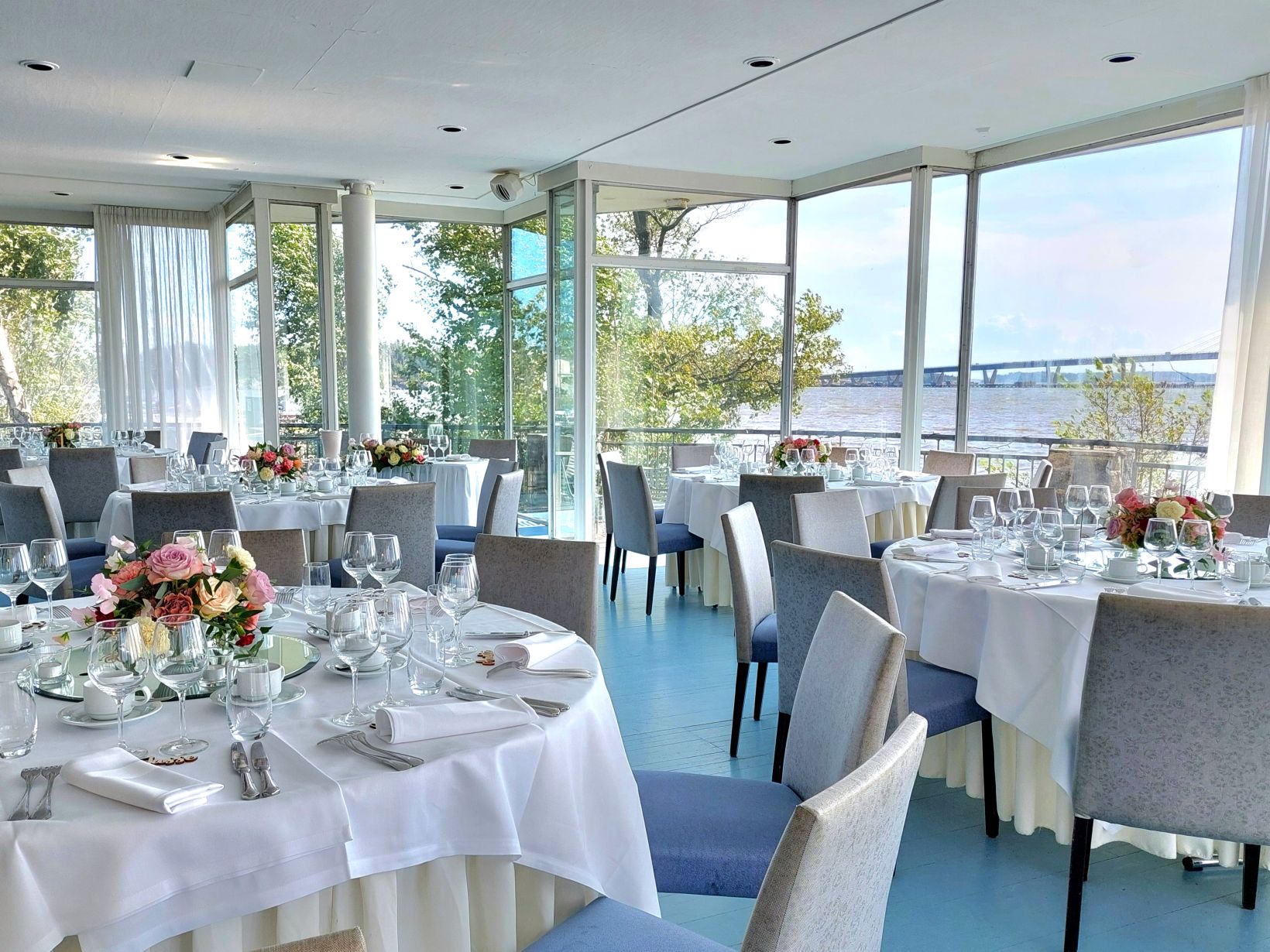 tarjoilup�yd�n asetelma Kulosaaren Casinolla