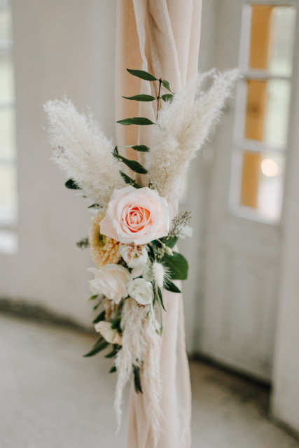 vihkikaaren kukkakoriste